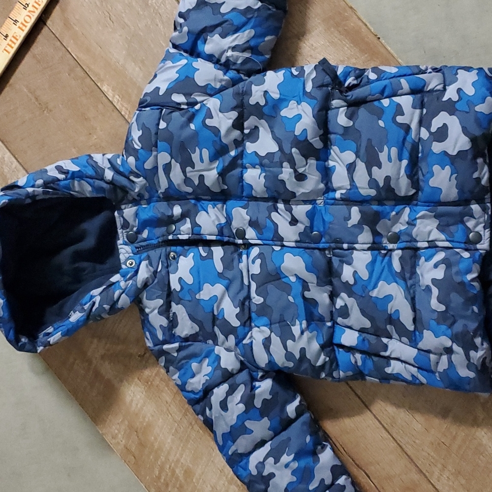 Amazon Essentials Boy's Heavyweight  Hooded Puffer Jacket Camouflage Blue/Gray